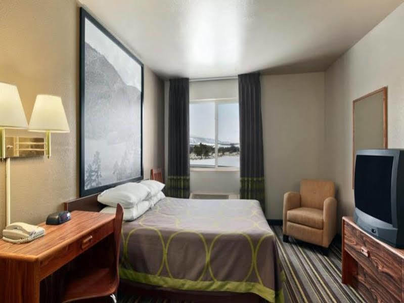 Super 8 By Wyndham Buena Vista Hotell Eksteriør bilde